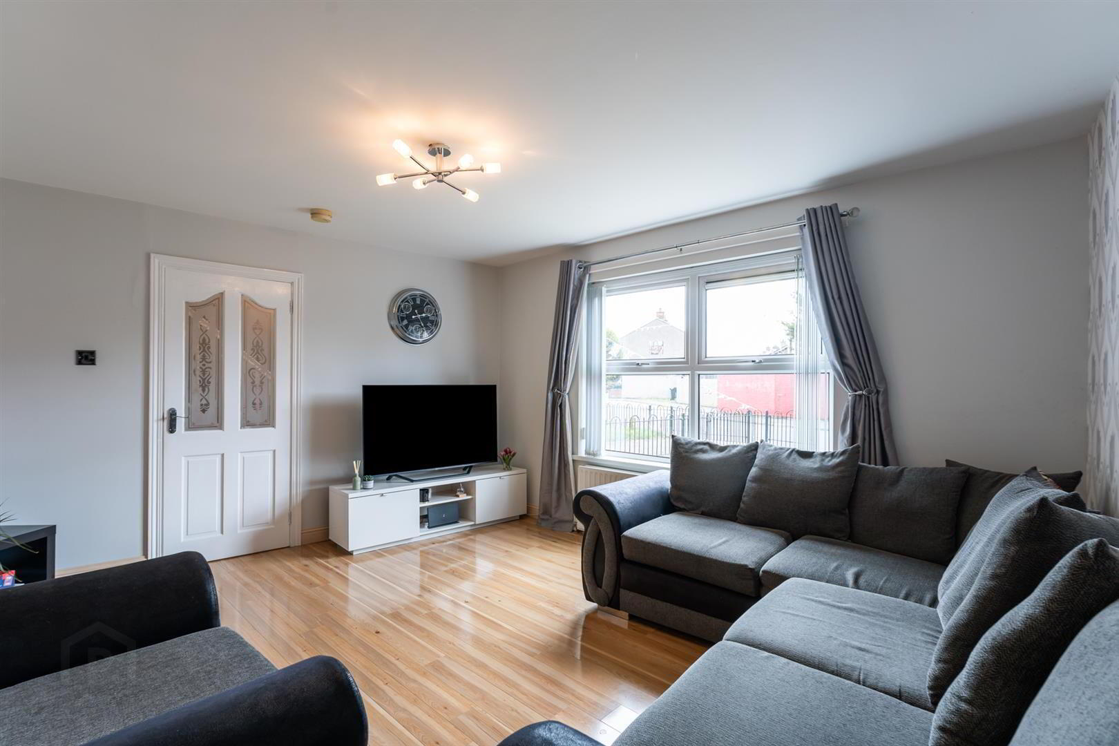 8 Avoniel Road 4 of 18