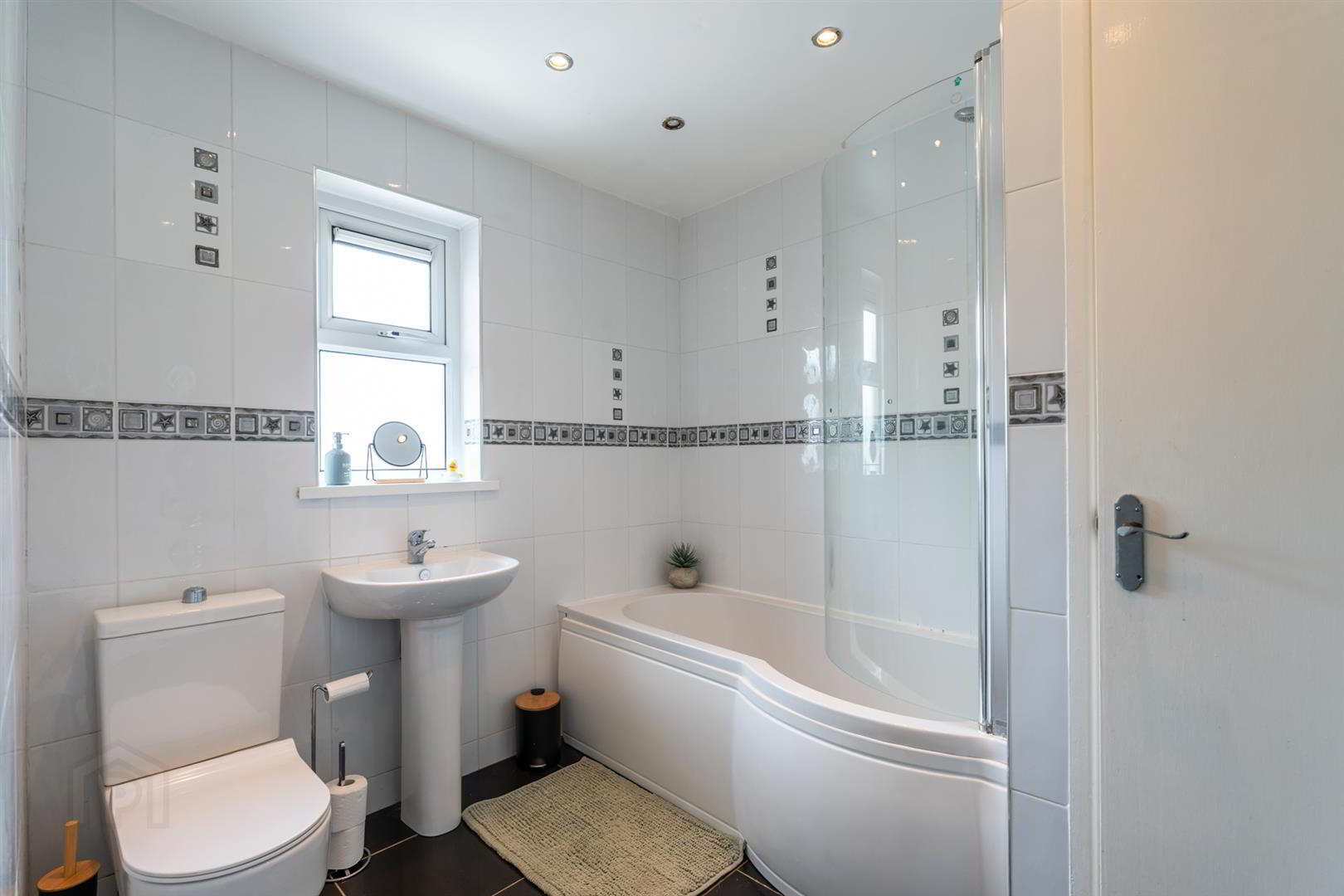8 Avoniel Road 15 of 18