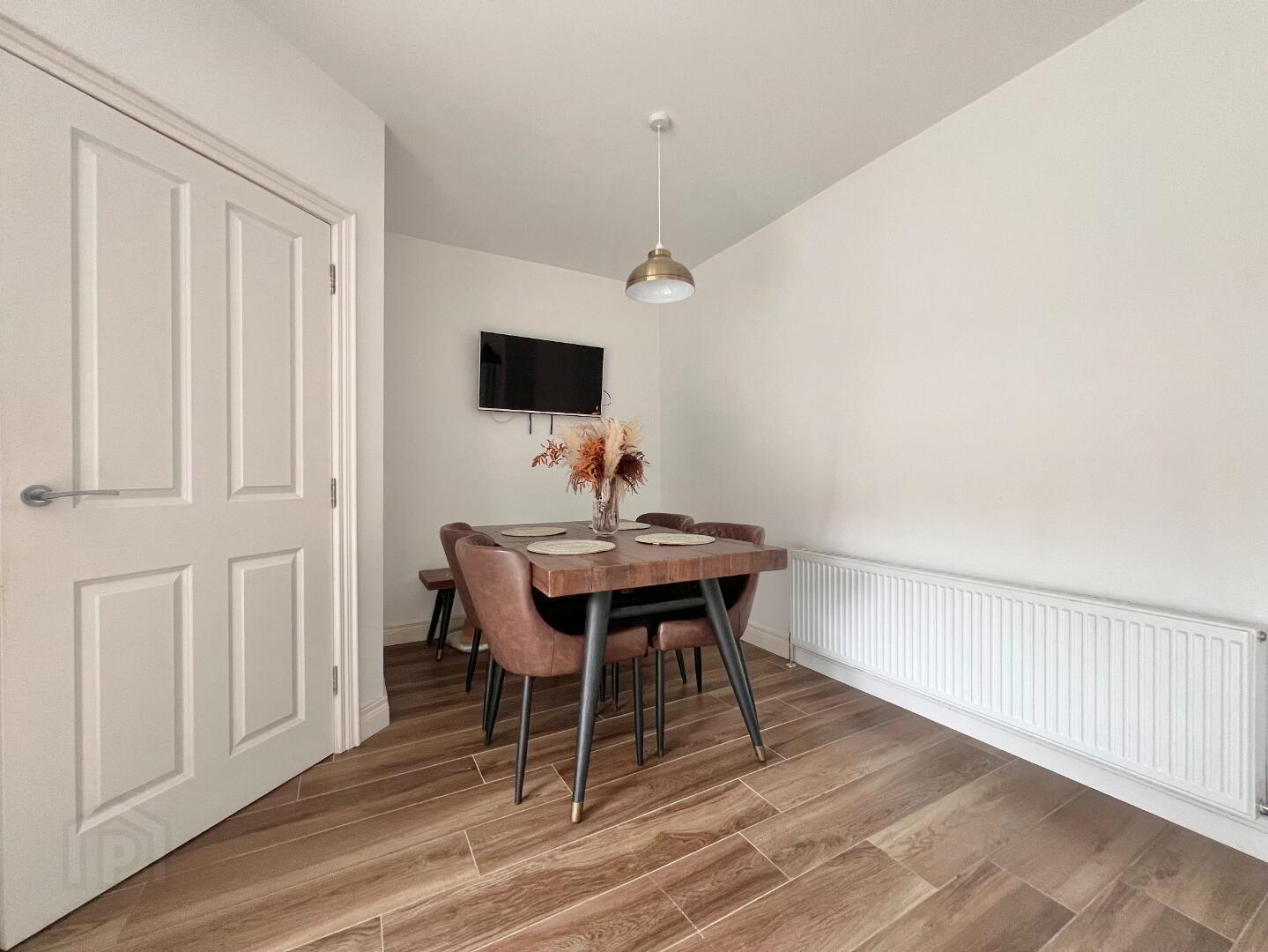 42 Farm Lodge Lane 8 of 18