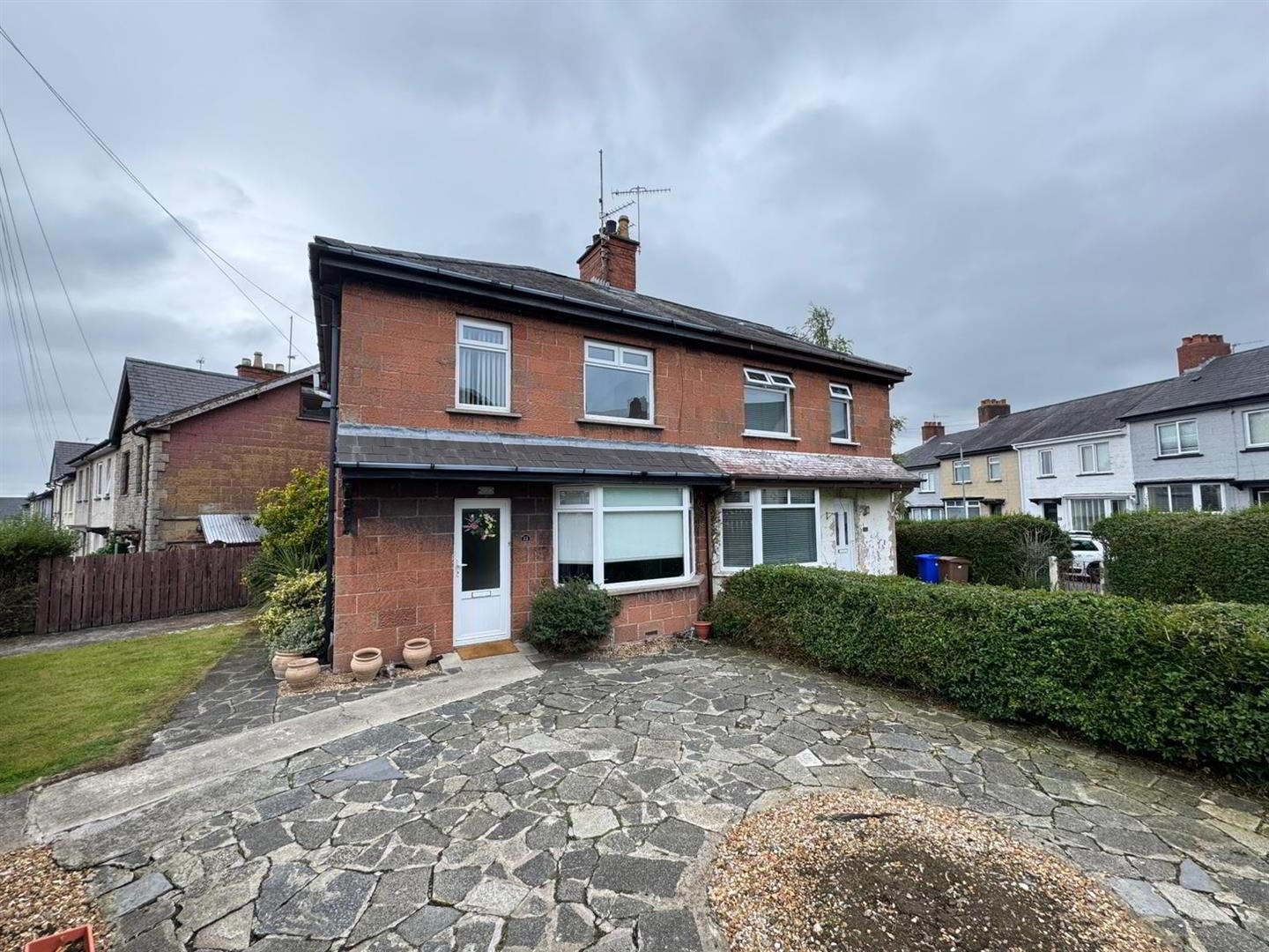 22 Whitewell Parade 1 of 9