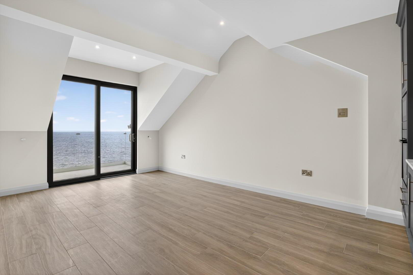 Penthouse Apartment, 17 The Promenade 11 of 45