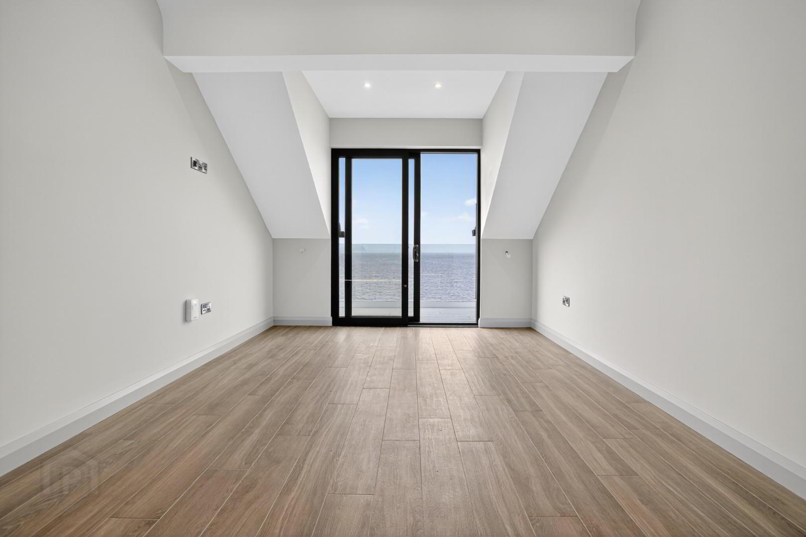 Penthouse Apartment, 17 The Promenade 13 of 45