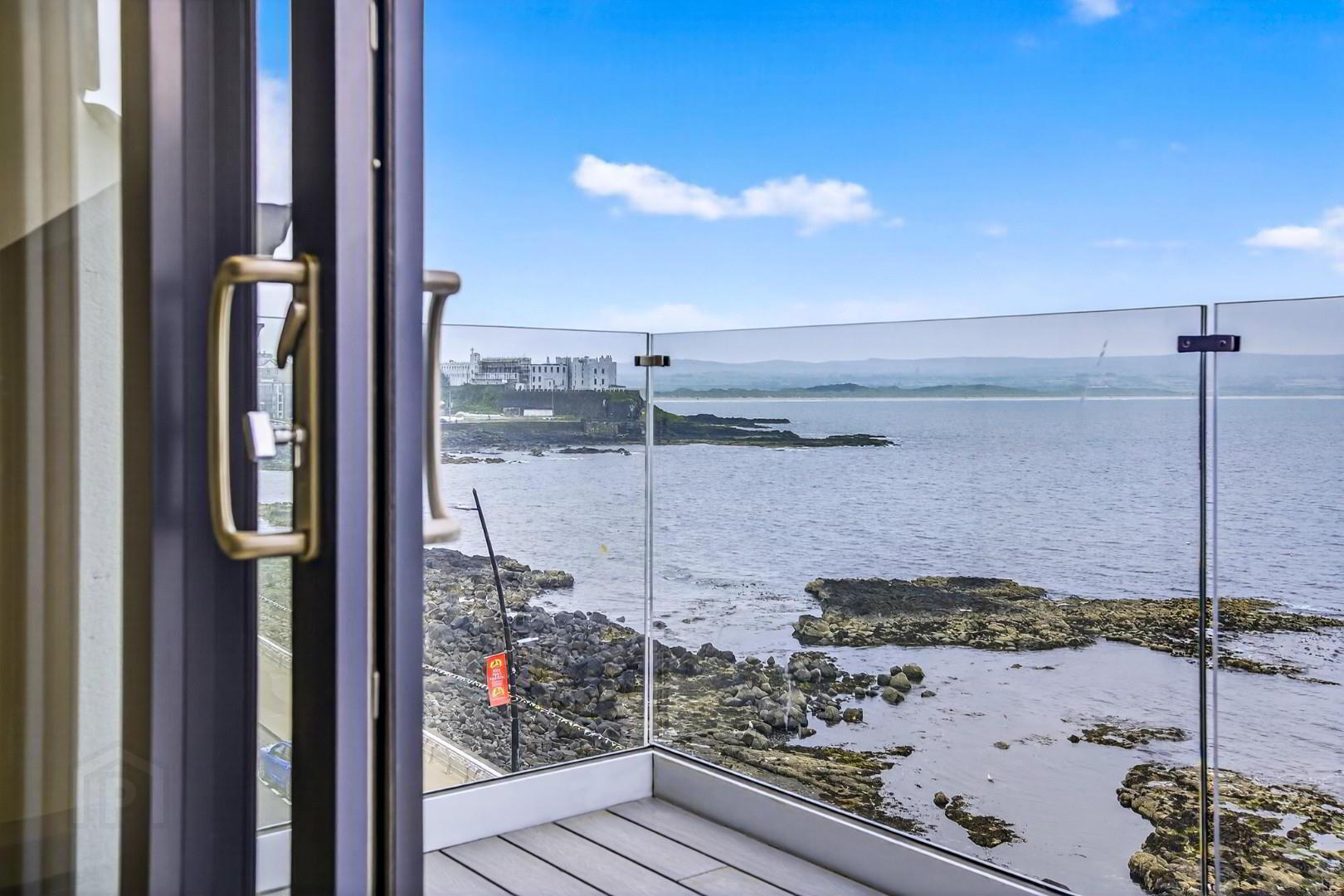 Penthouse Apartment, 17 The Promenade 14 of 45