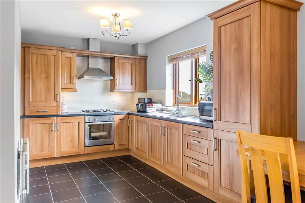 Apt 34, 2 Annadale Square 4 of 17