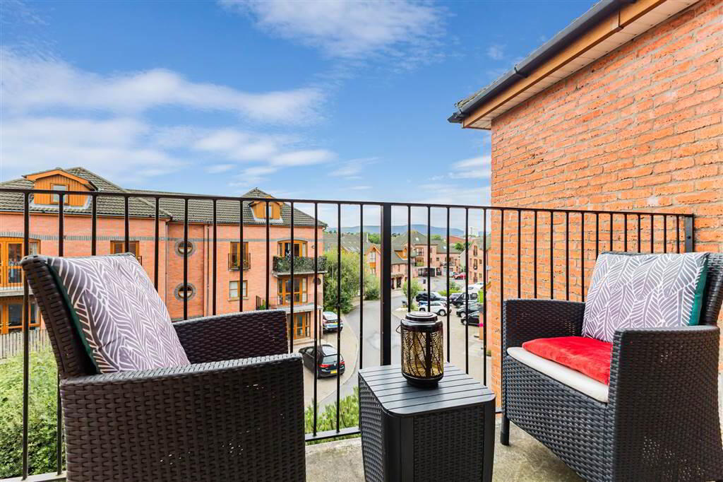 Apt 34, 2 Annadale Square 7 of 17