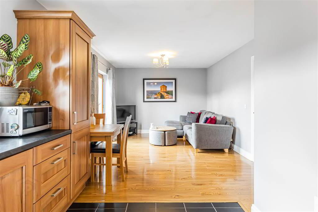 Apt 34, 2 Annadale Square 5 of 17