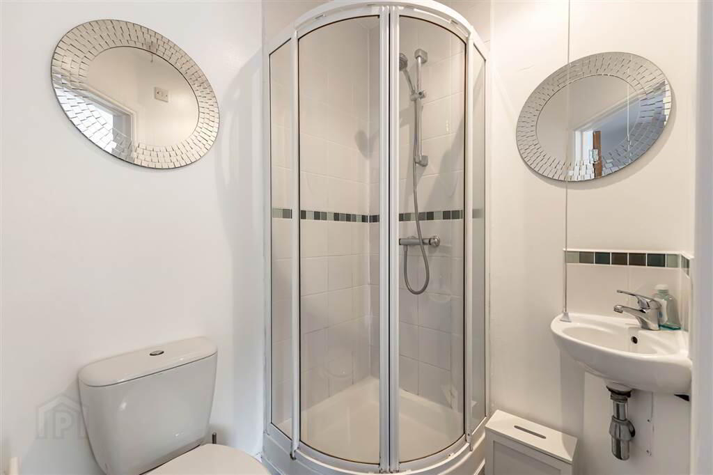 Apt 34, 2 Annadale Square 12 of 17