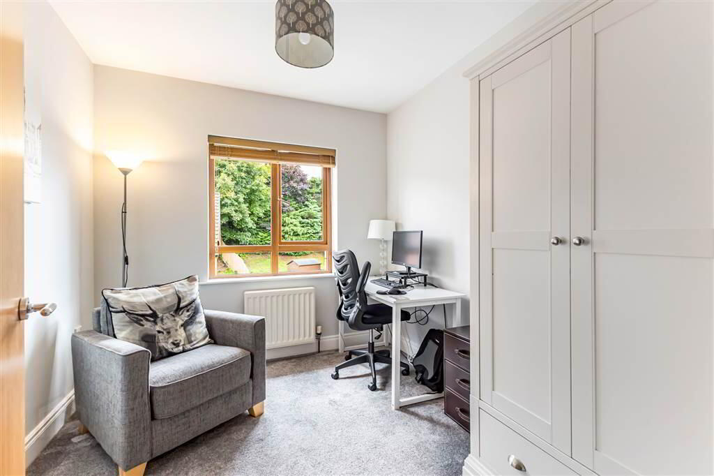 Apt 34, 2 Annadale Square 13 of 17