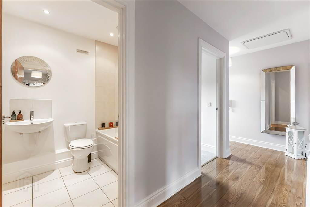 Apt 34, 2 Annadale Square 14 of 17