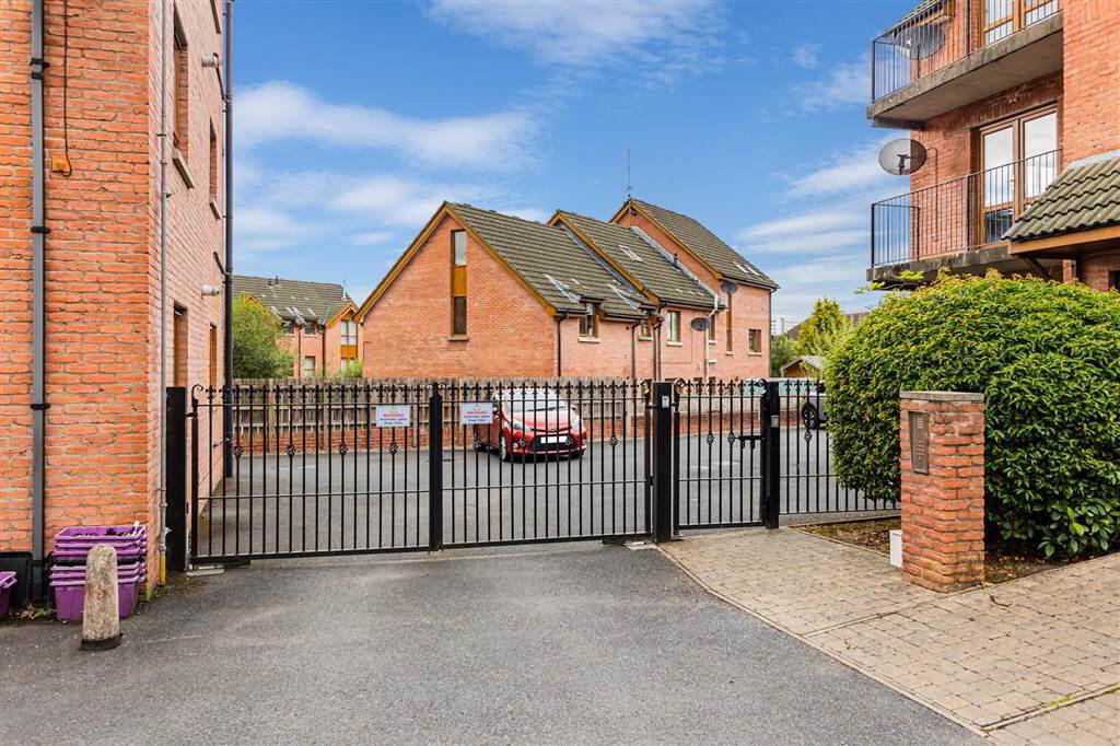 Apt 34, 2 Annadale Square 16 of 17