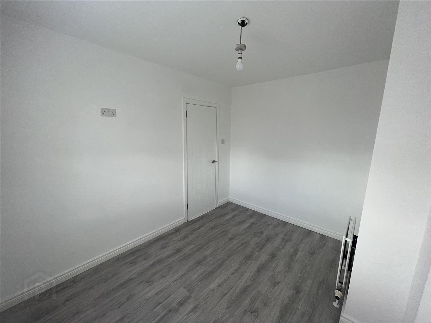 30 Andersonstown Park 8 of 13