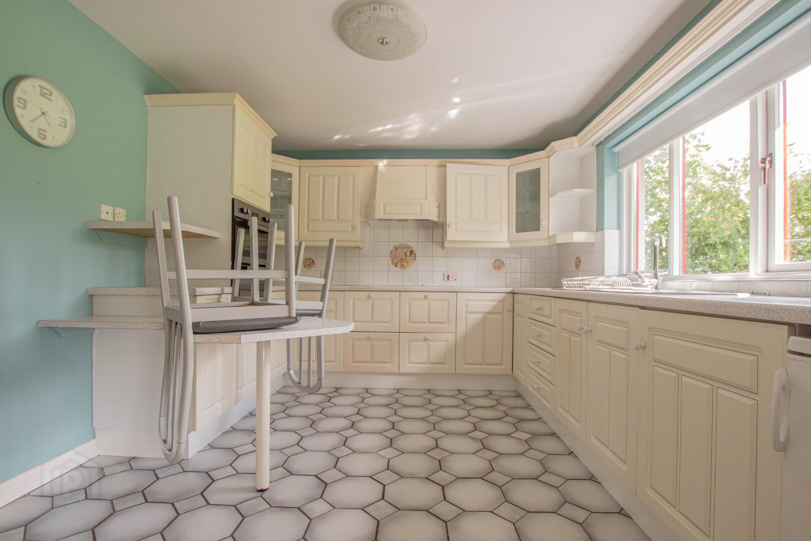 Flat 2 88 Annaghmore Road 3 of 7