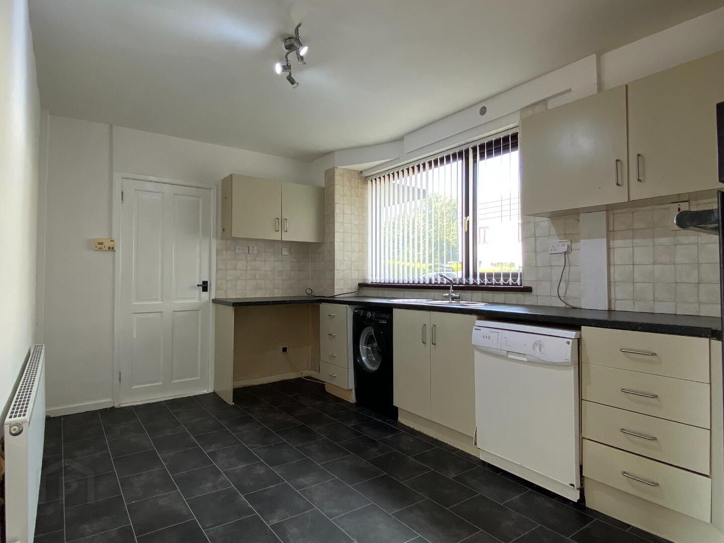 2 Sawel Place 4 of 14