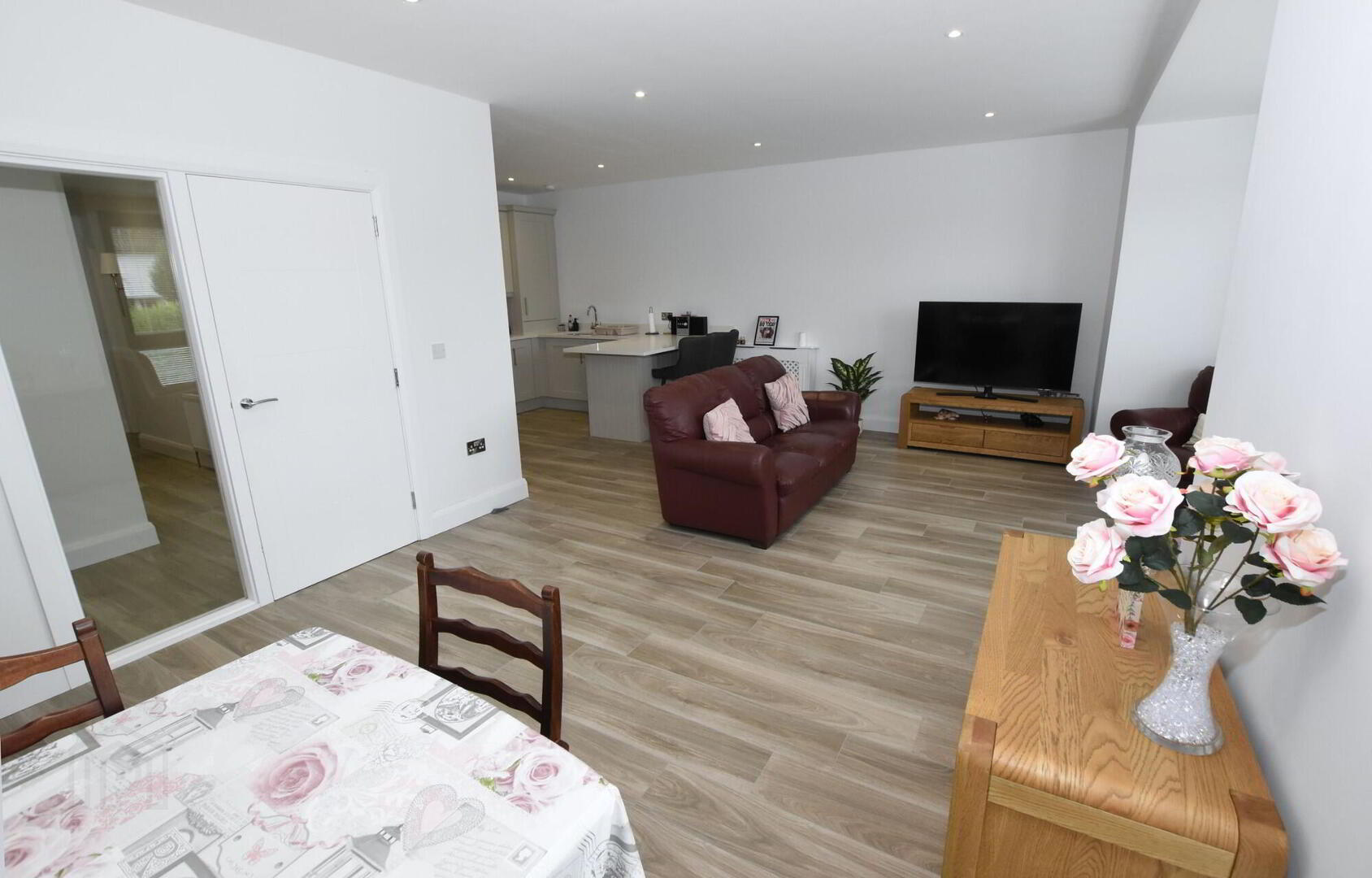 Apt 4 Contemporary First Floor Apartment, 7 Meeting Street 12 of 25