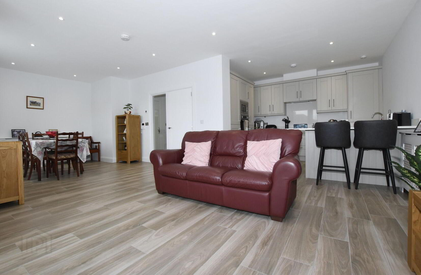 Apt 4 Contemporary First Floor Apartment, 7 Meeting Street 9 of 25