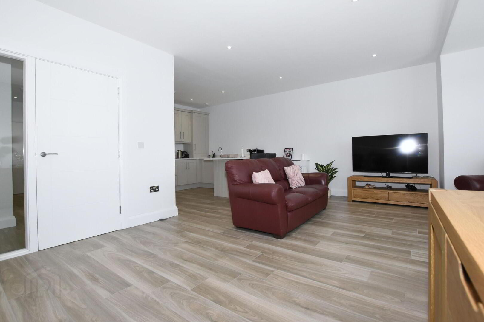 Apt 4 Contemporary First Floor Apartment, 7 Meeting Street 11 of 25