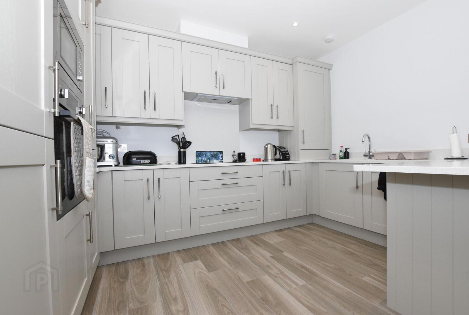 Apt 4 Contemporary First Floor Apartment, 7 Meeting Street 14 of 25