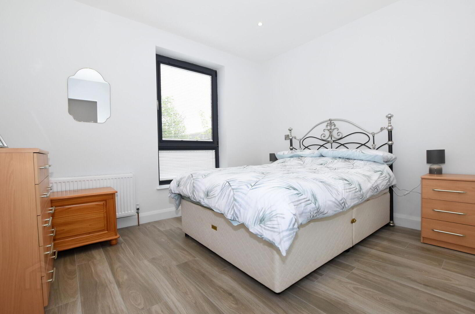Apt 4 Contemporary First Floor Apartment, 7 Meeting Street 17 of 25