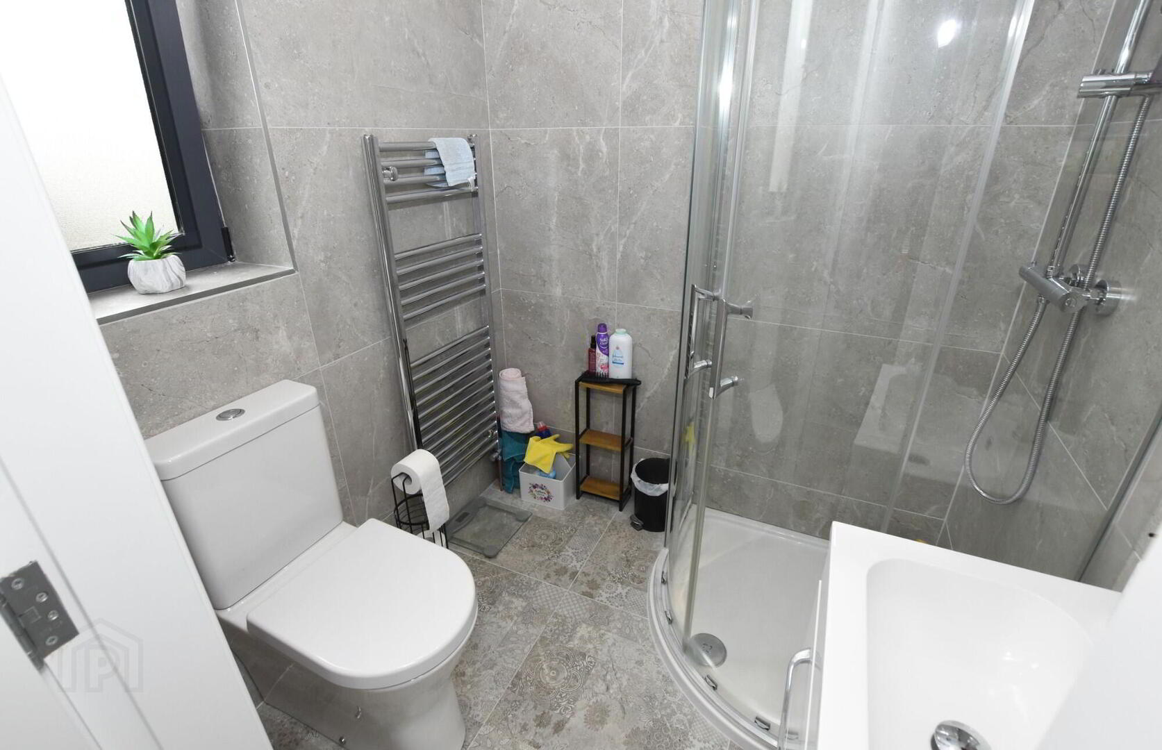 Apt 4 Contemporary First Floor Apartment, 7 Meeting Street 21 of 25