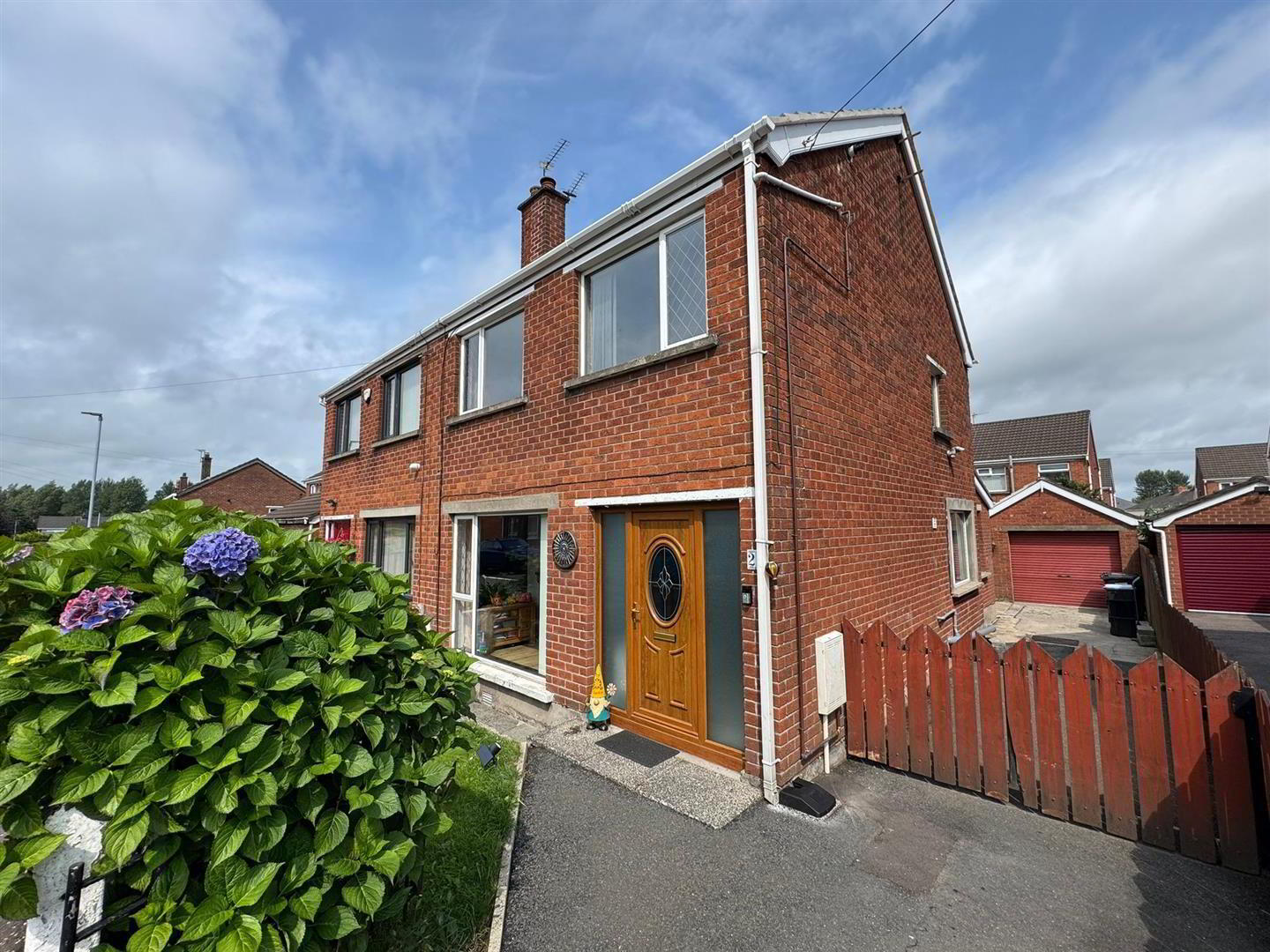 28 Sandyknowes Park 1 of 18