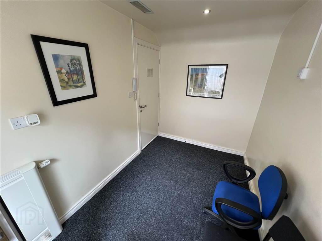 44-46 Elmwood House Business Centre, Elmwood Avenue - Su, 9 44-46 Elmwood Avenue 5 of 5