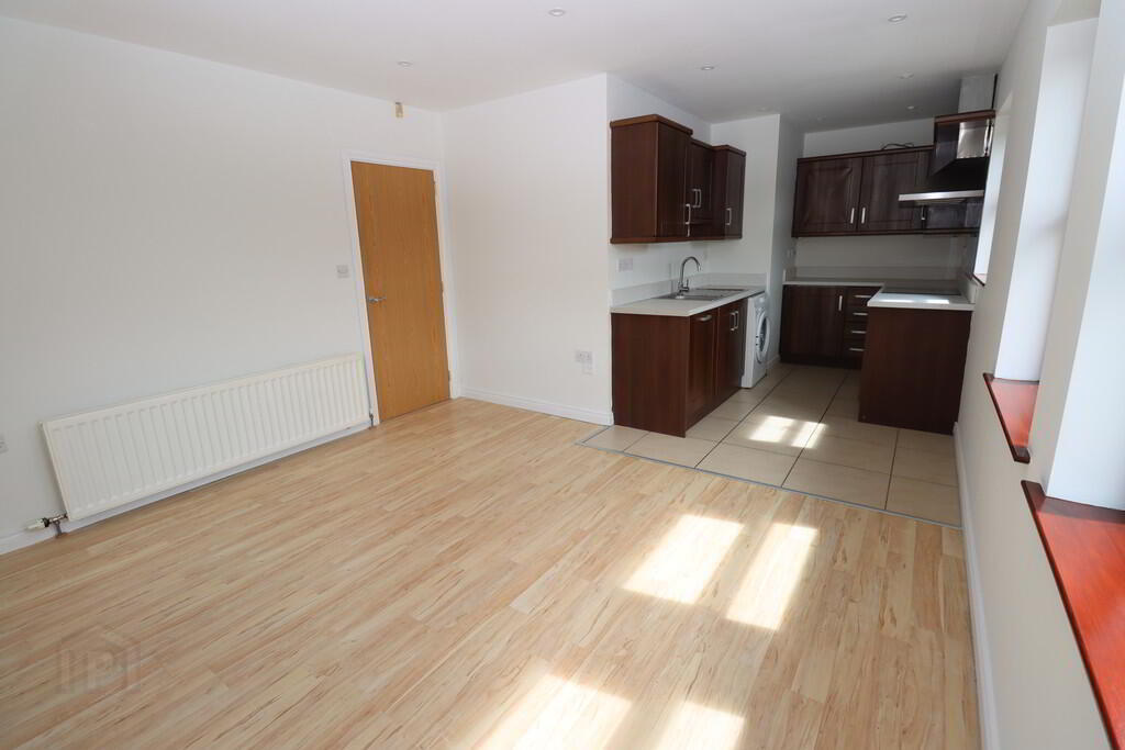 7 Aylesbury Avenue 5 of 12