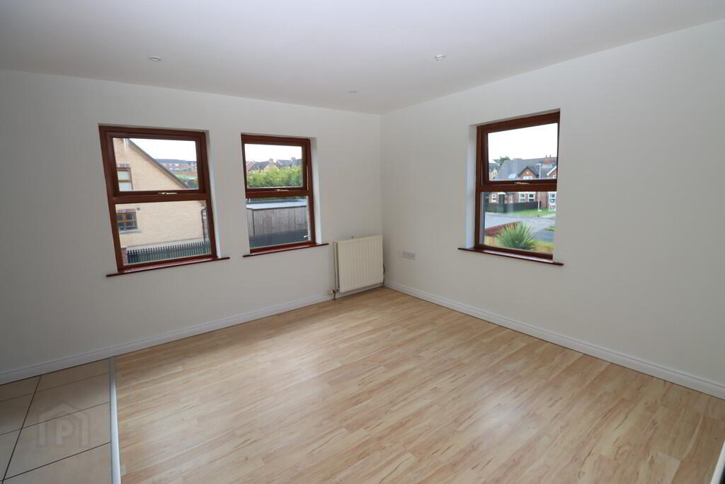 7 Aylesbury Avenue 3 of 12