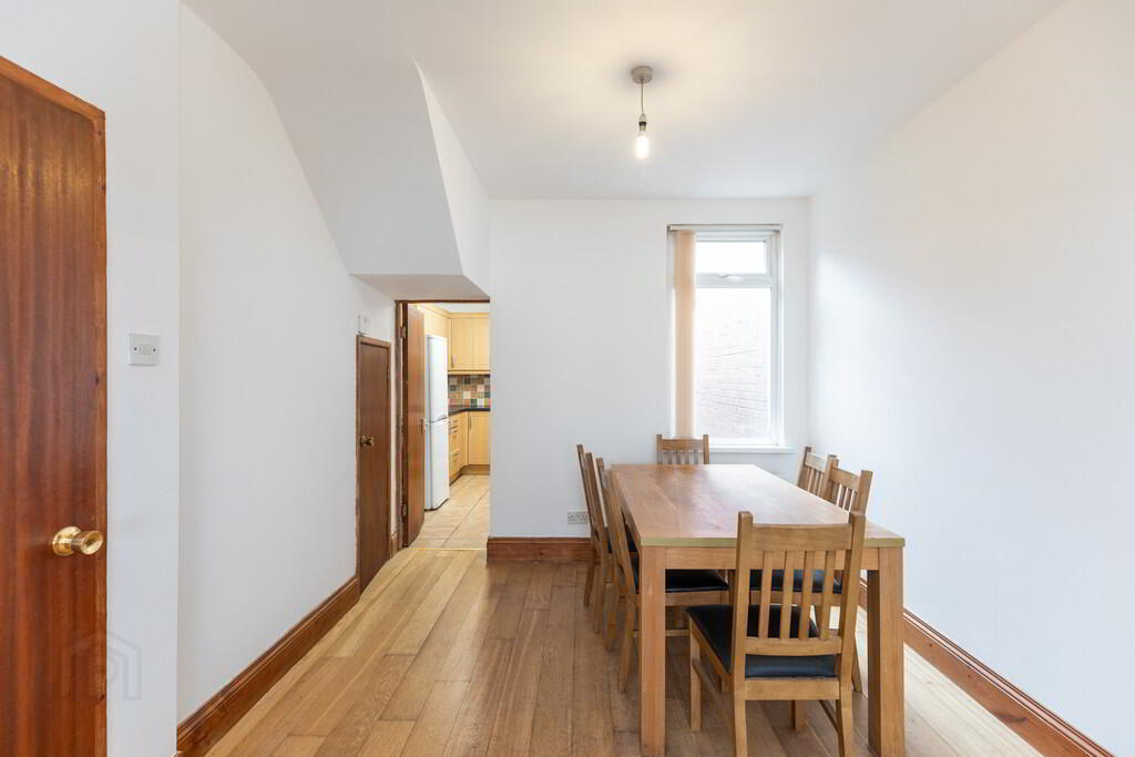 25 Fernwood Street 6 of 19