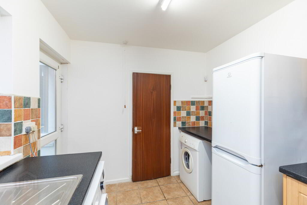 25 Fernwood Street 8 of 19