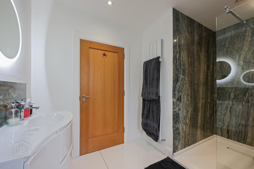 43c Monree Road 26 of 49