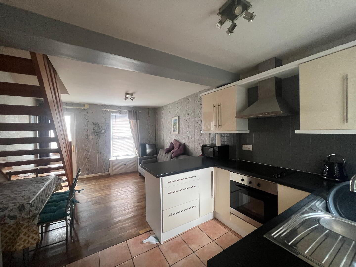 4 Hugh Street 3 of 8