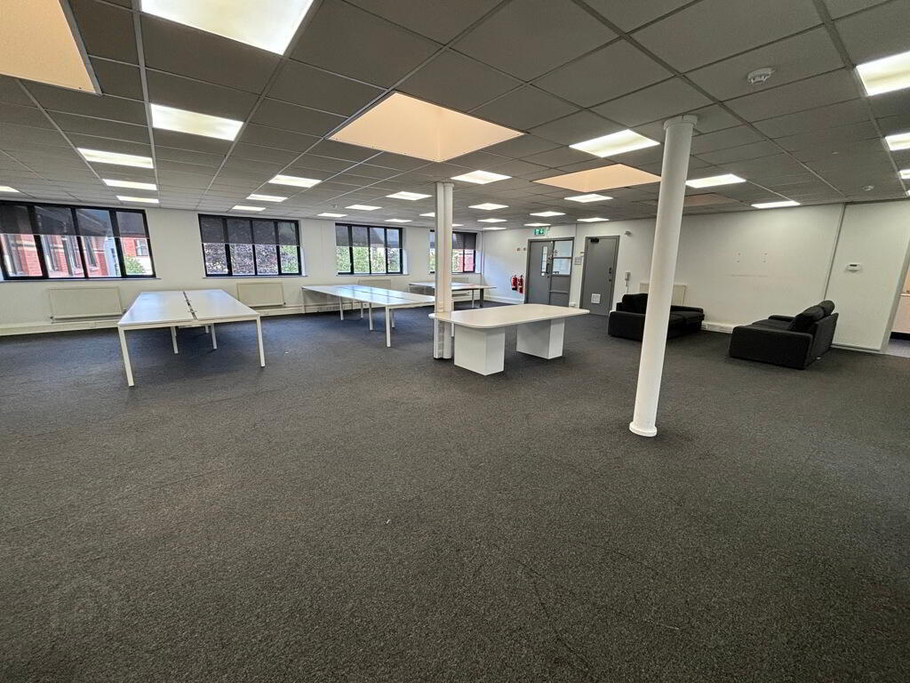 Unit 7b, Linfield Road 4 of 6