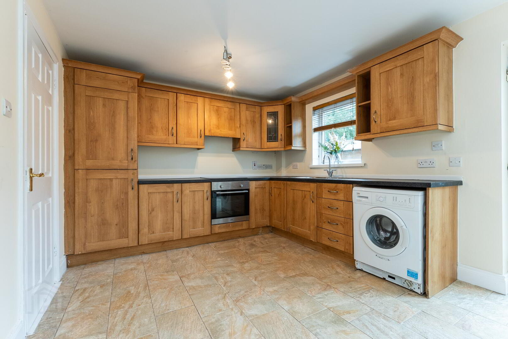 303 Pinebank 7 of 21