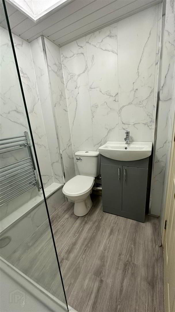 Apt 307, Bradbury Court 6 of 8