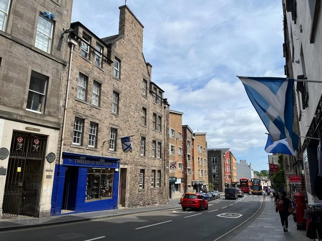114 Canongate 1 of 8
