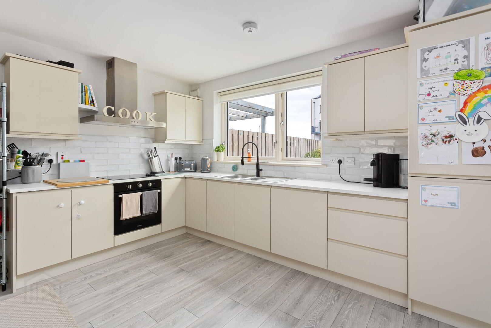3 Saint Helen’s Avenue 7 of 25