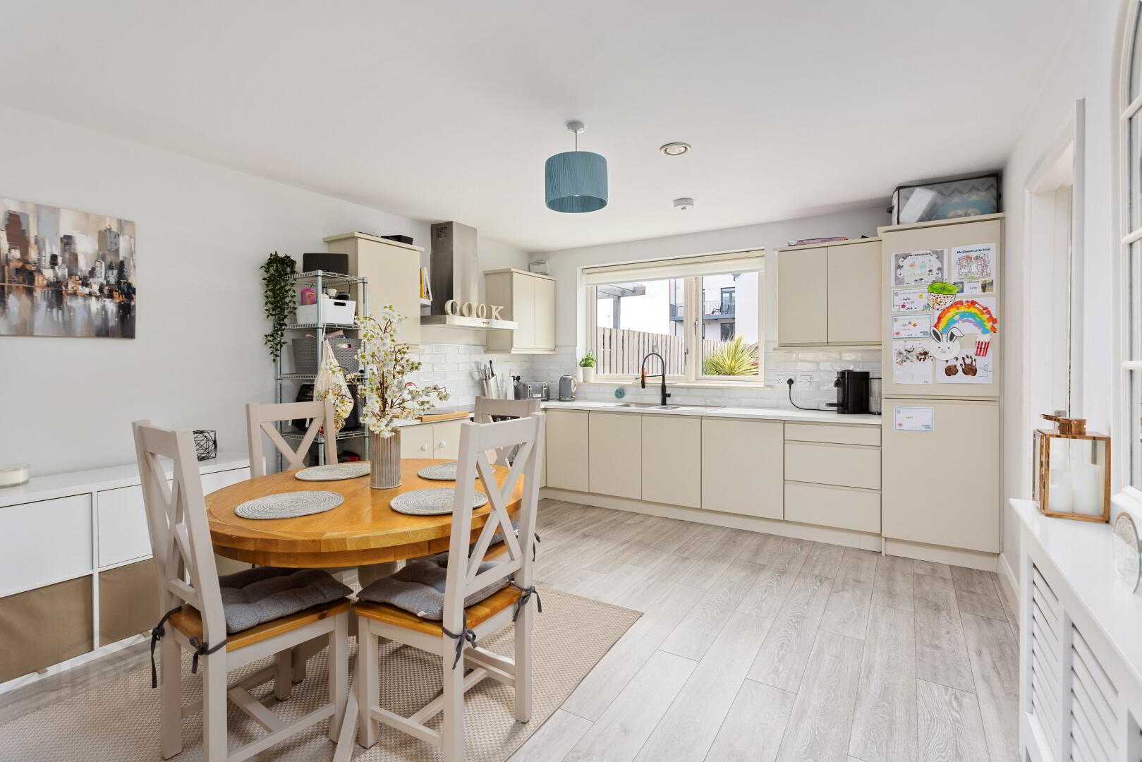 3 Saint Helen’s Avenue 11 of 25