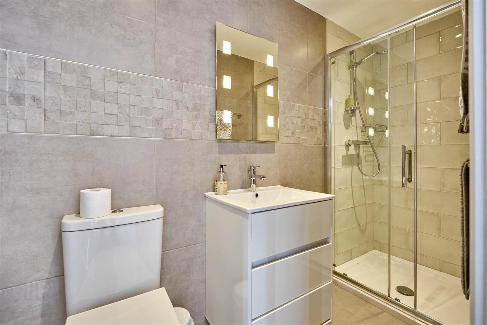Apartment 2 1 Fort Road 21 of 29