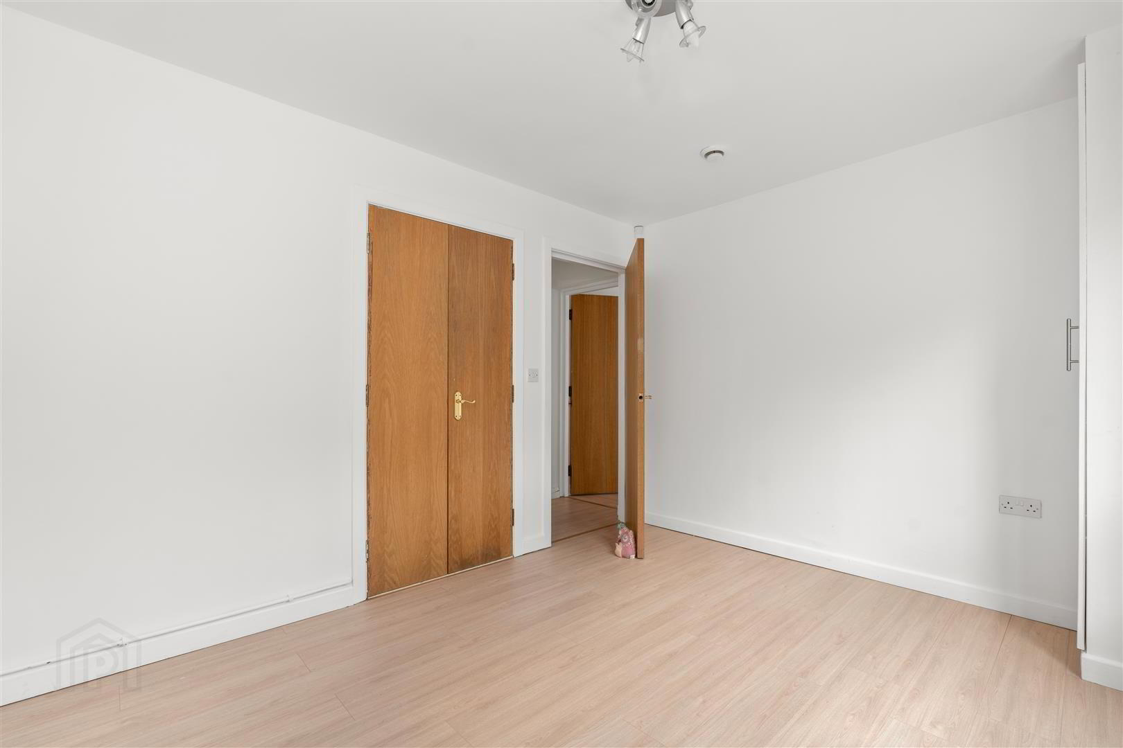 20a Woodrow Gardens 5 of 8
