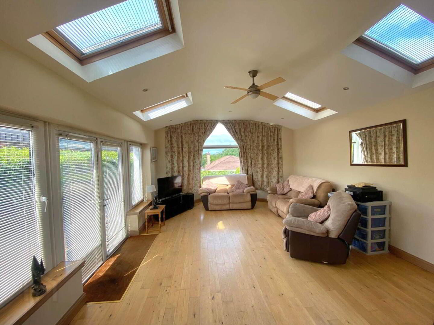 5 Amberley Grove 2 of 11