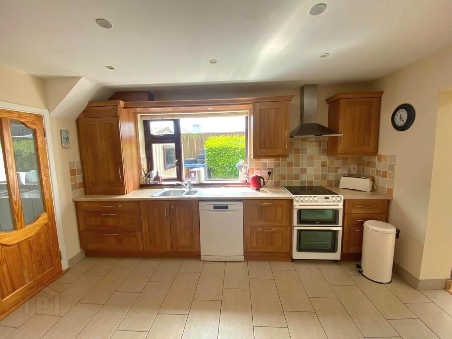 5 Amberley Grove 4 of 11