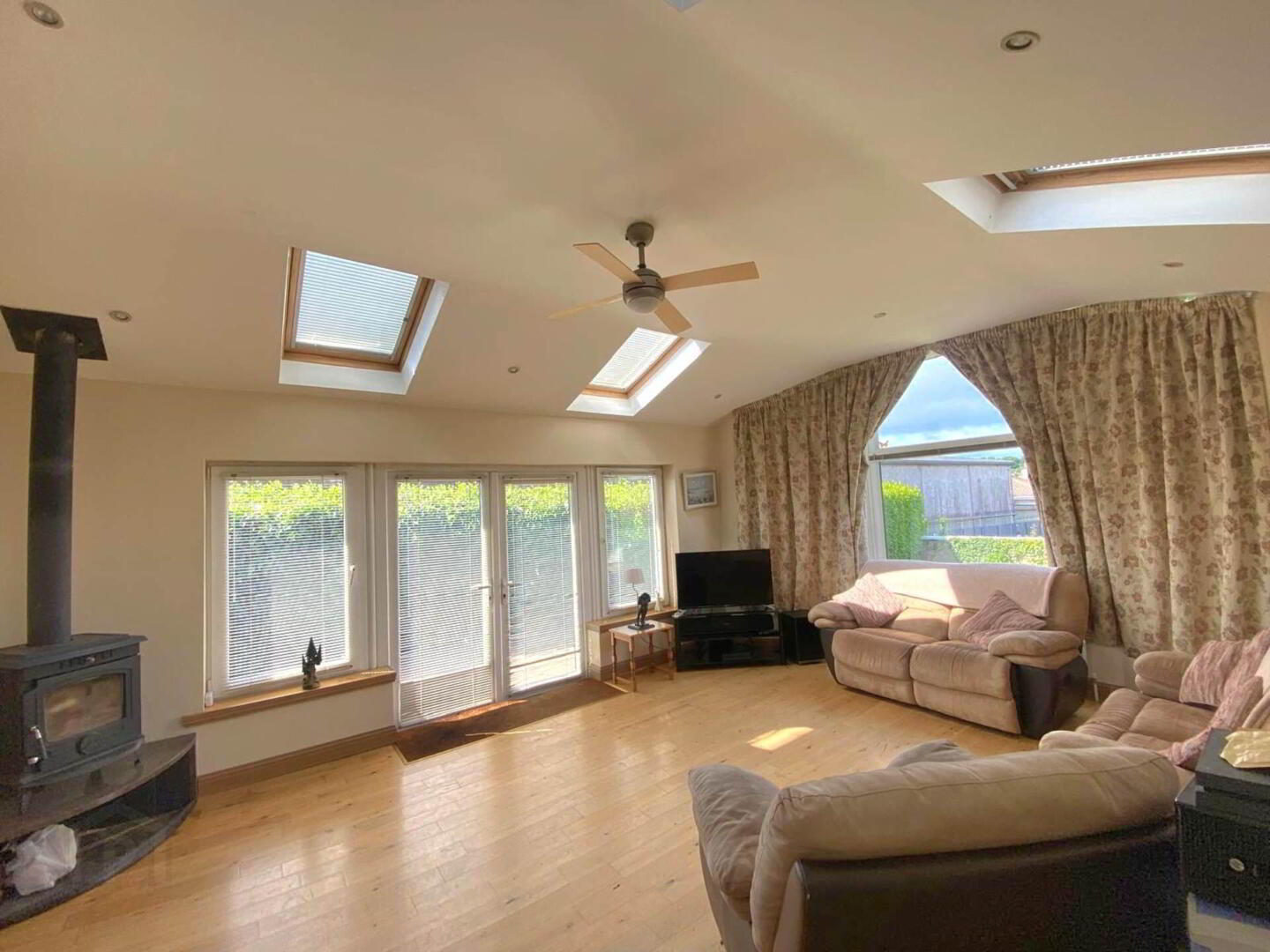 5 Amberley Grove 3 of 11