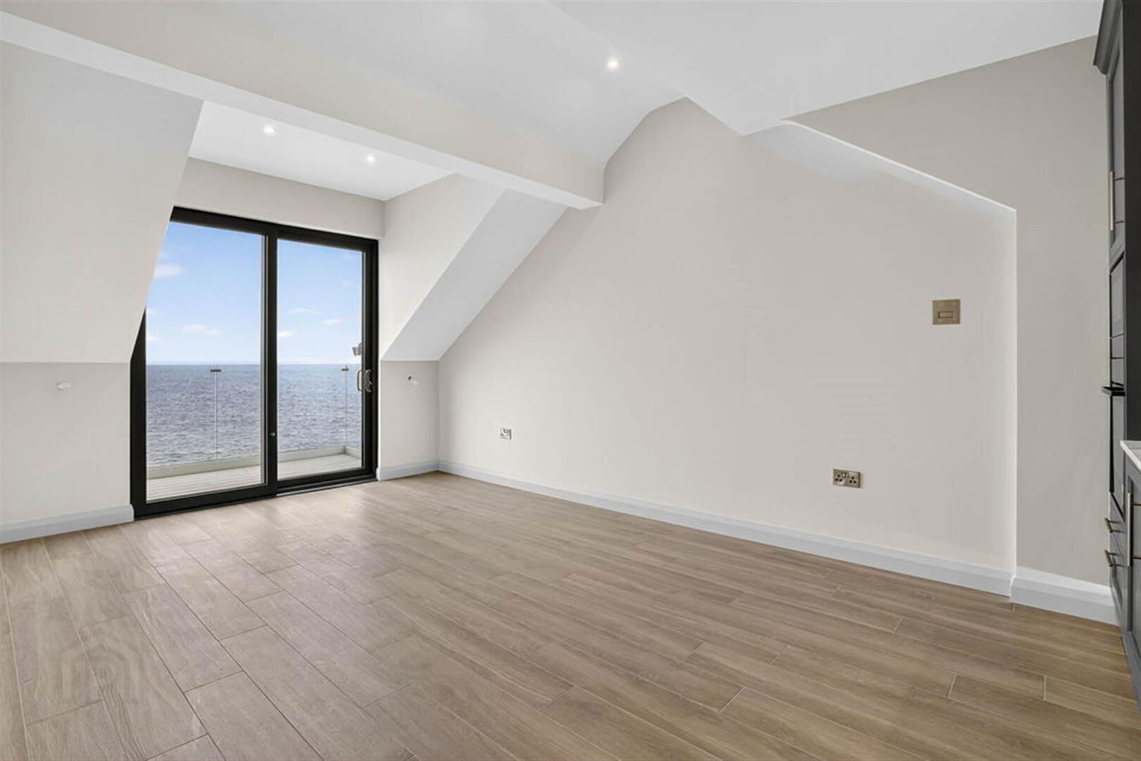 Apartment 6 17 The Promenade 11 of 41