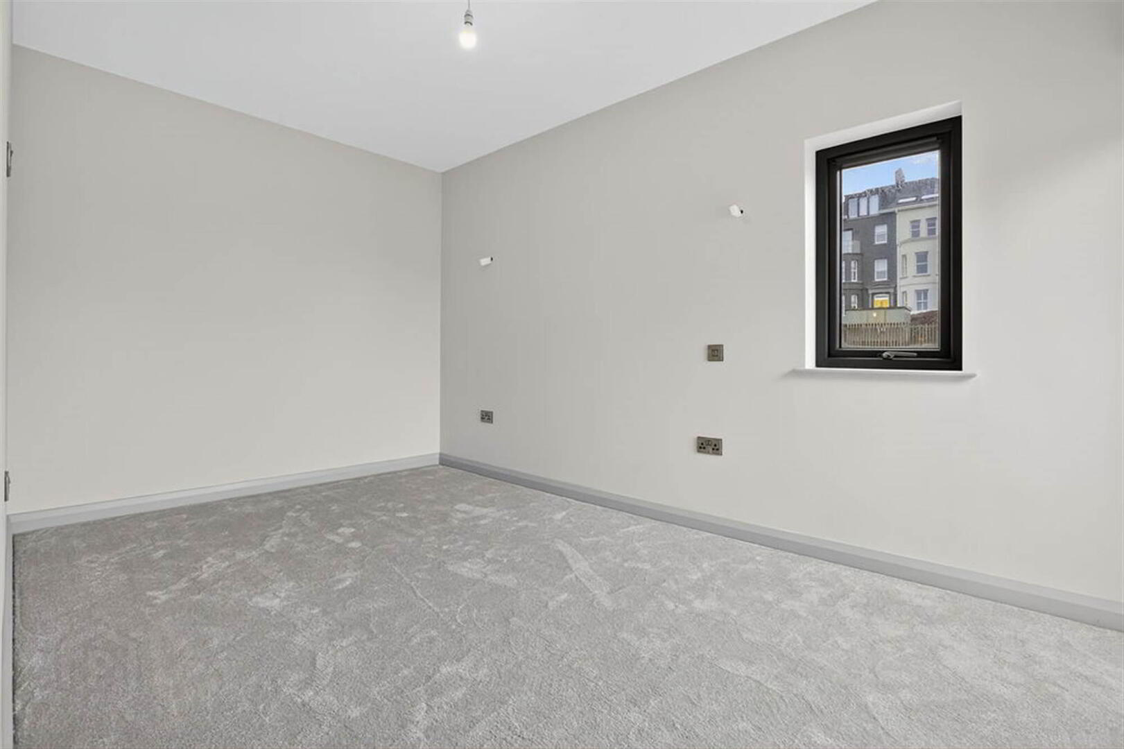 Apartment 6 17 The Promenade 24 of 41