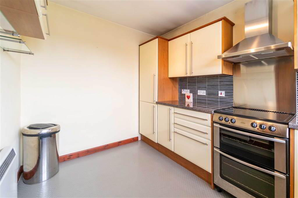 15 Harbour Court 7 of 18