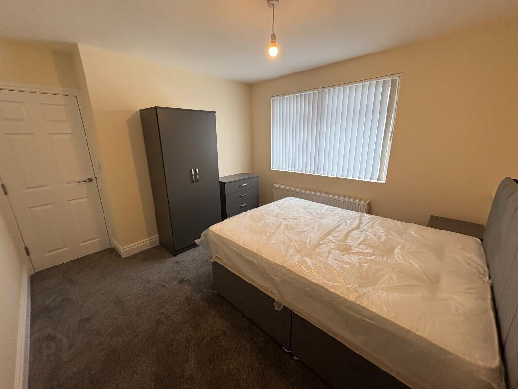 Apt 3, 112 Eglantine Avenue 3 of 10