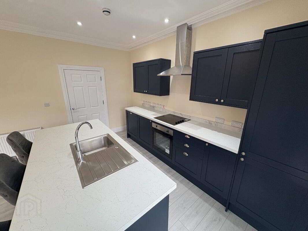 Apt 3, 112 Eglantine Avenue 8 of 10
