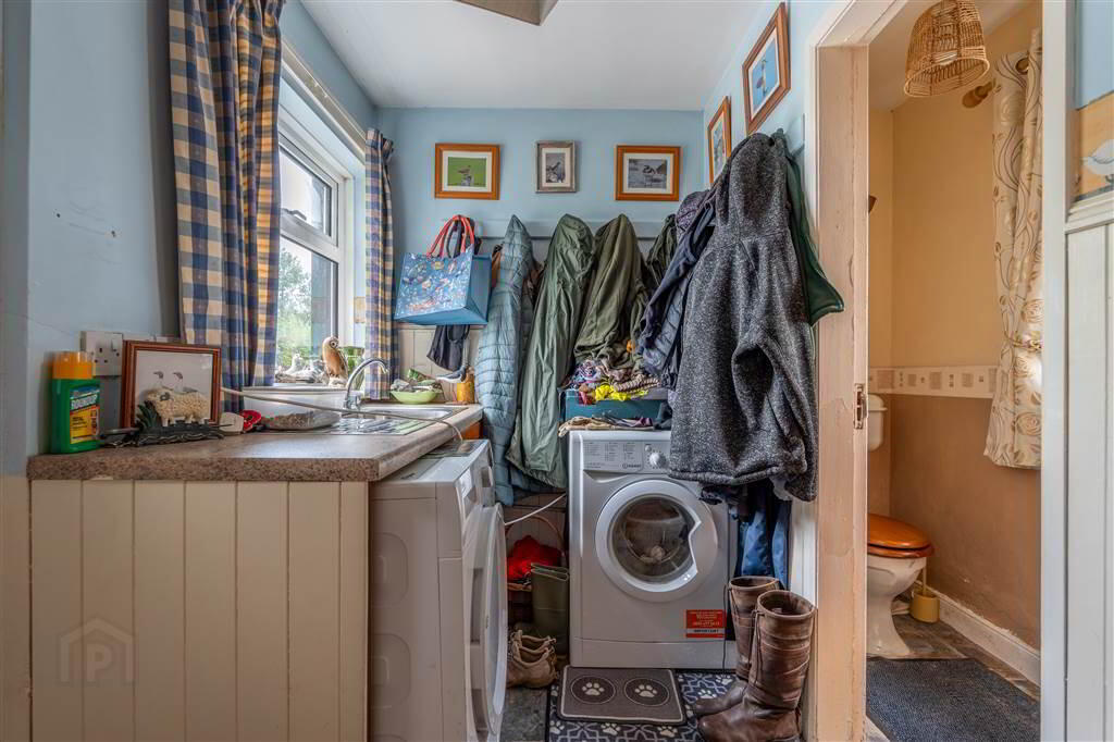 48 Moorfields Road 18 of 40