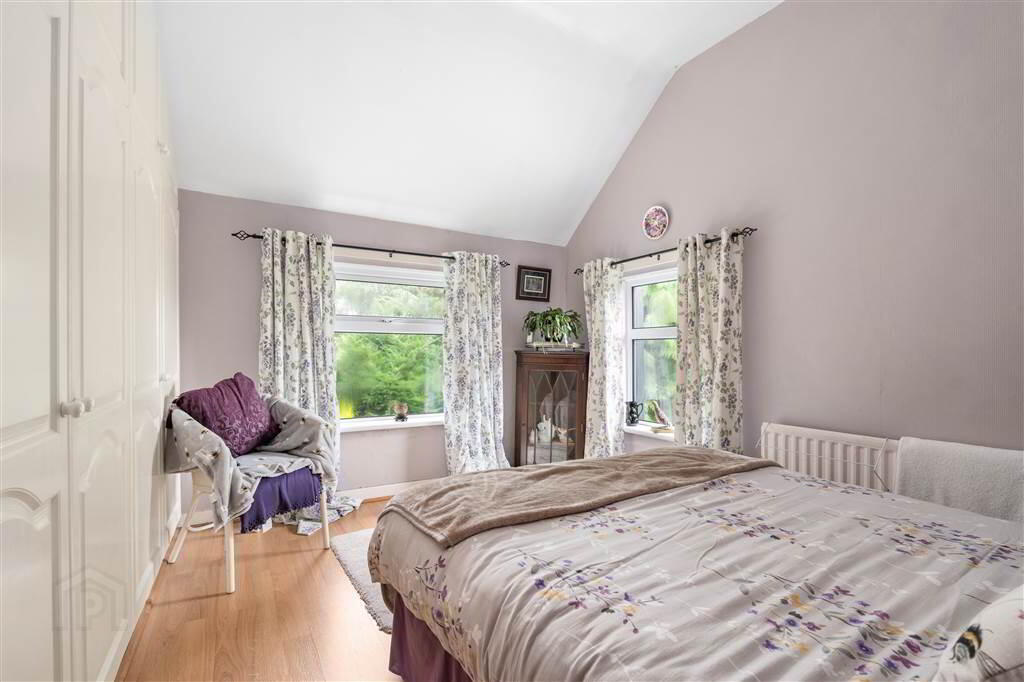 48 Moorfields Road 26 of 40