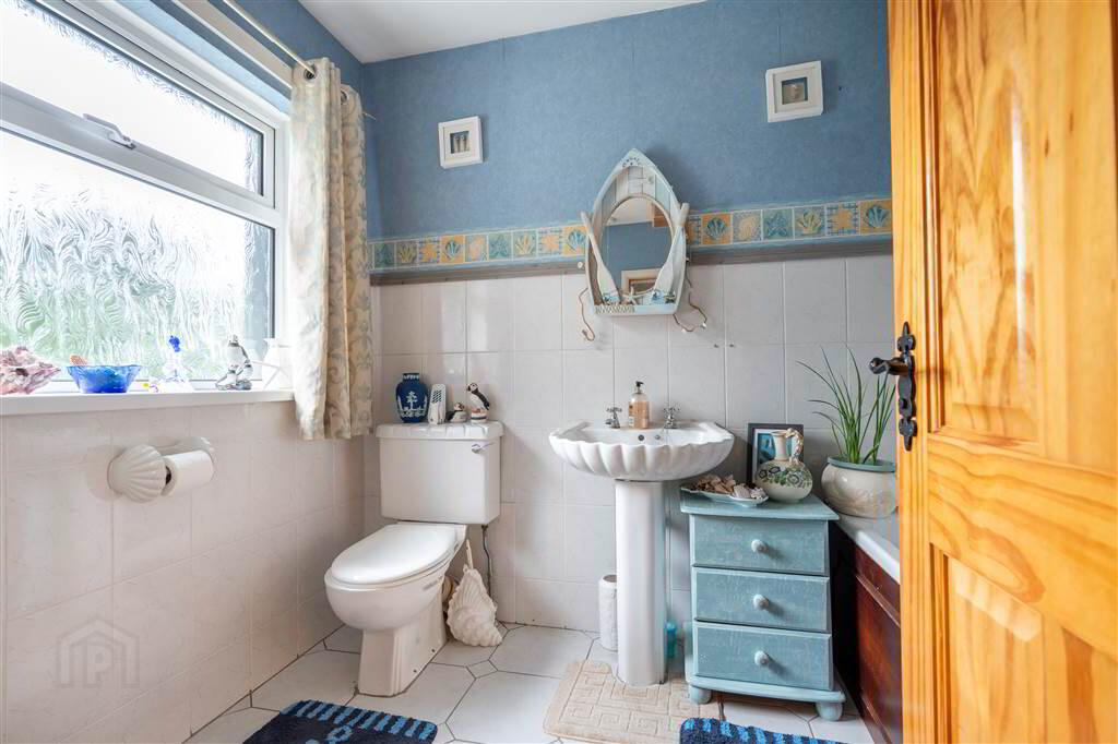 48 Moorfields Road 30 of 40